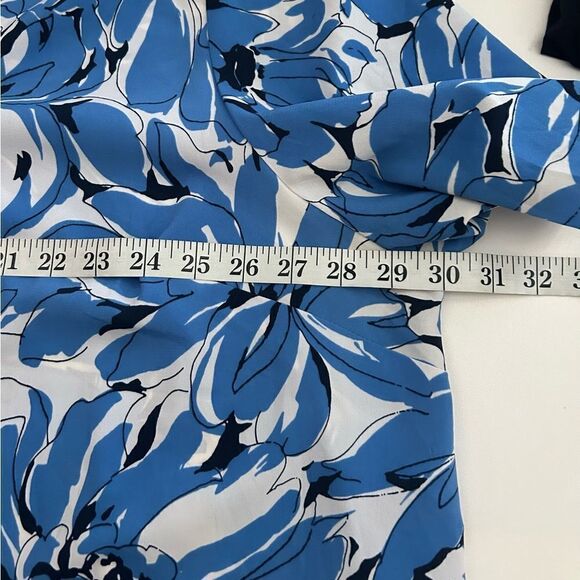 Catherines Women's Blue White Floral Timeless Short Sleeve Blouse Size 3X - Picture 8 of 9